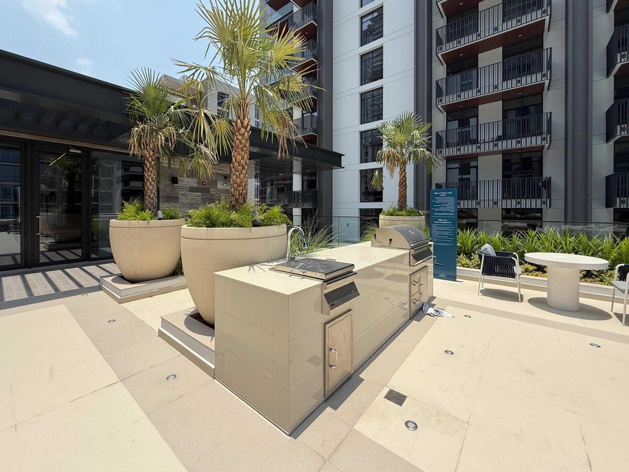Bright Modrn 1br With Balcony In Mbr Apartment