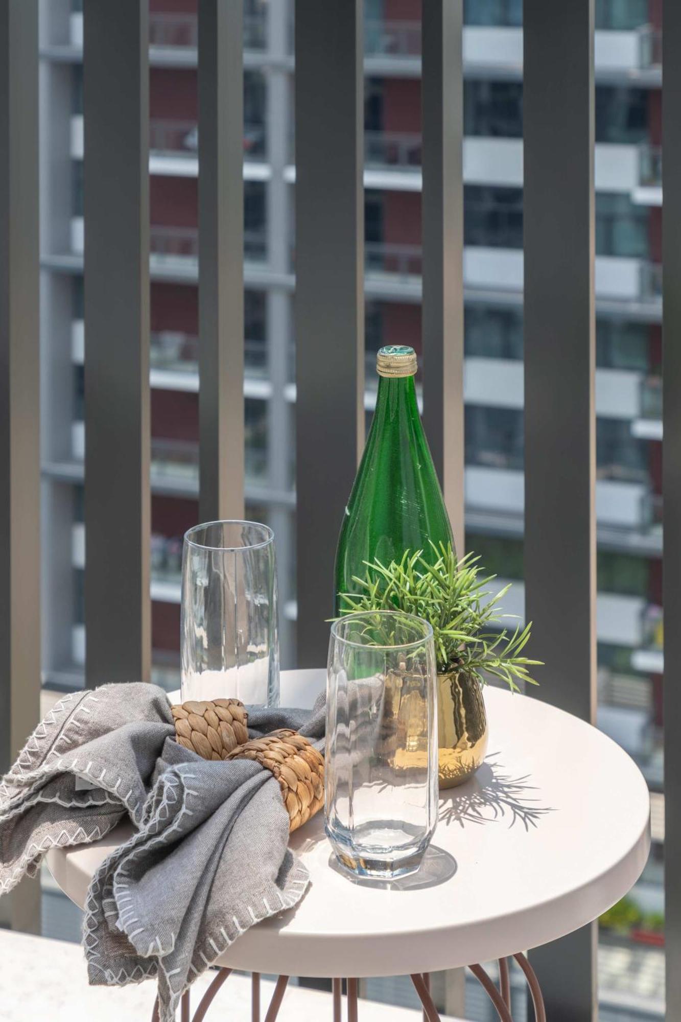 Bright Modrn 1br With Balcony In Mbr Apartment *
