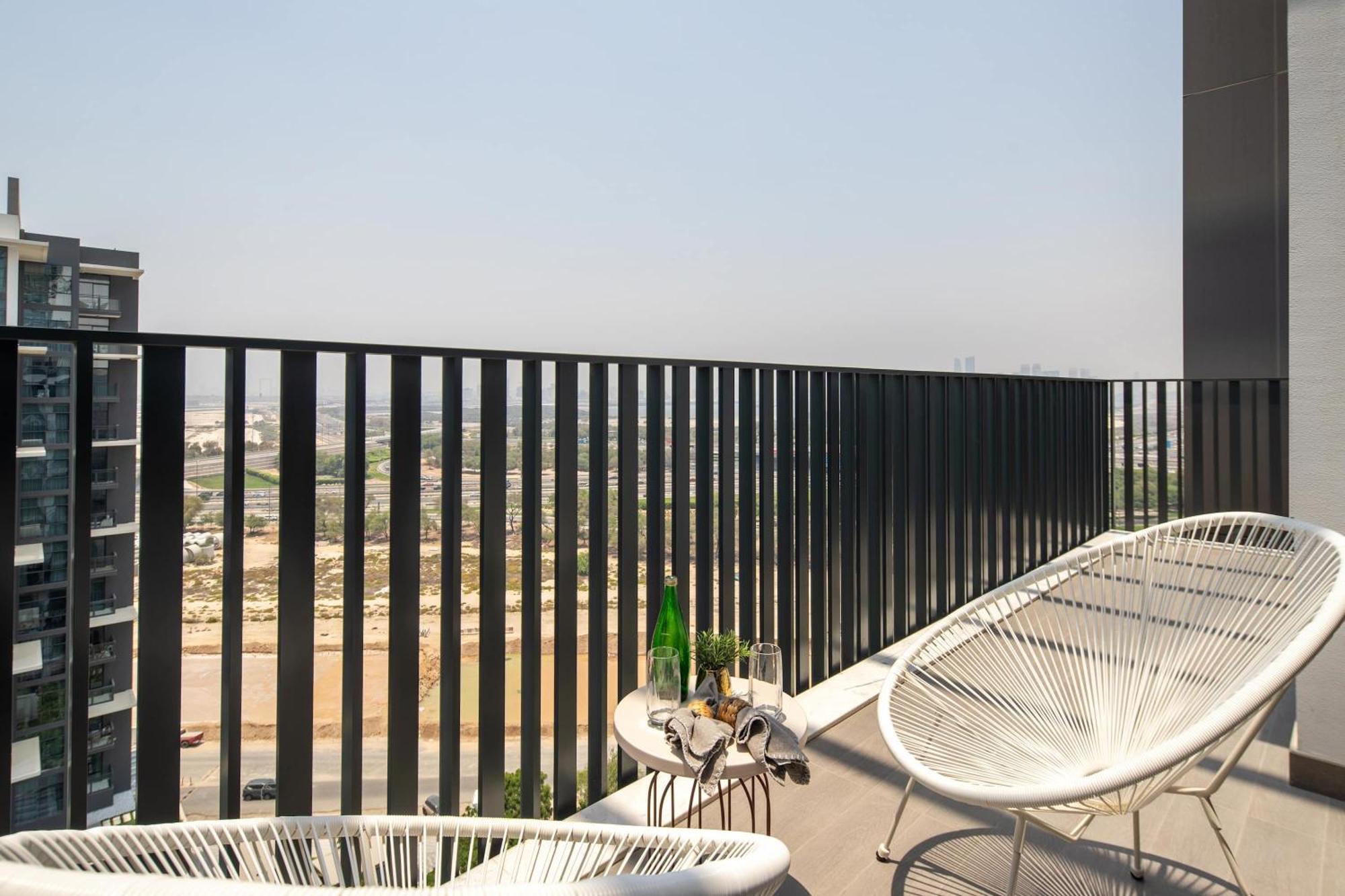 Bright Modrn 1br With Balcony In Mbr *