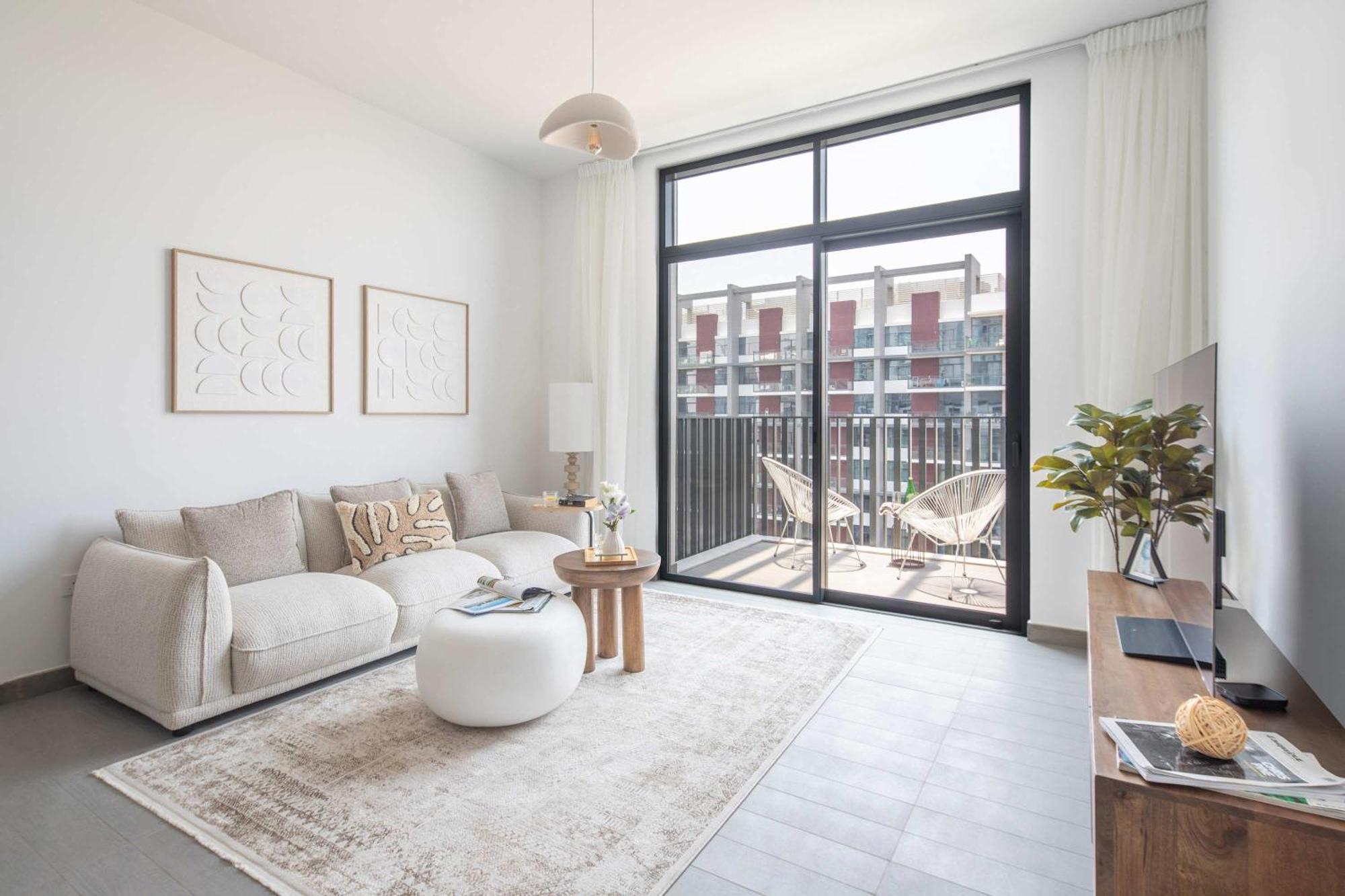 Bright Modrn 1br With Balcony In Mbr *